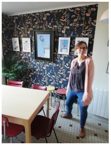 Morgane au coffeeshop A L'Est de la Lune