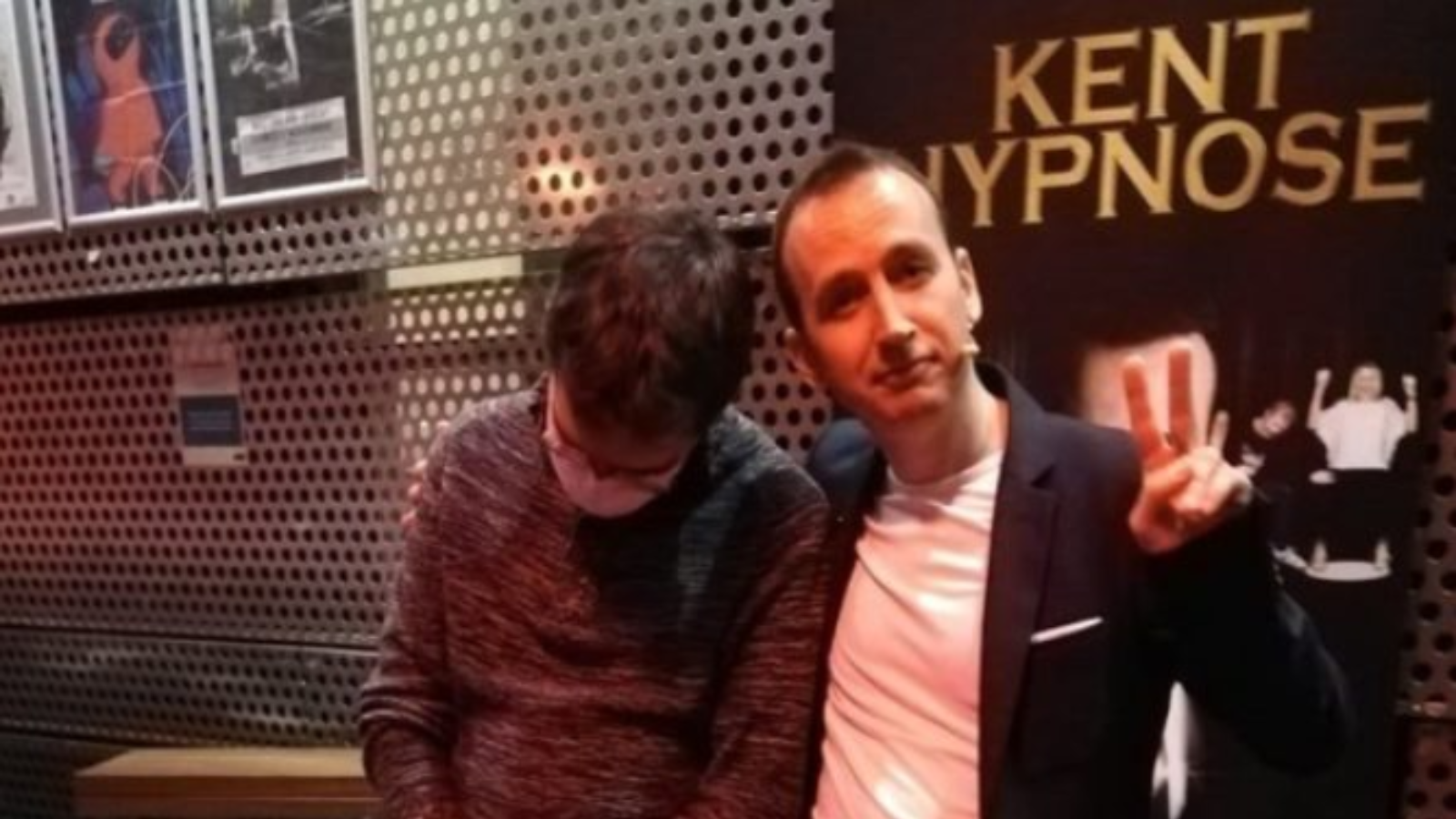 Kent hypnotise Julien