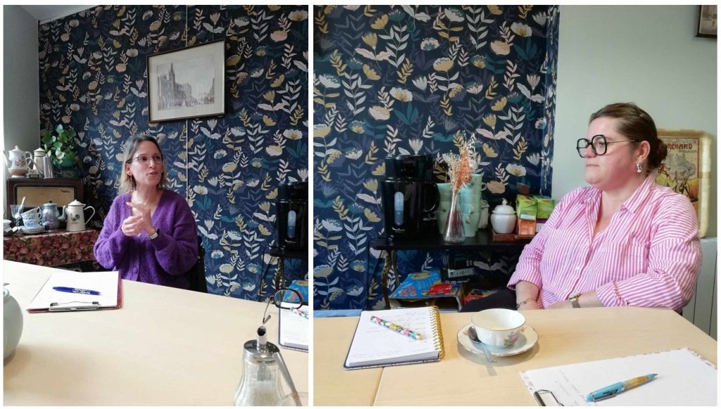 Présentation de l'atelier sophro dans l'arrière-salle du coffeeshop A l'est de la lune