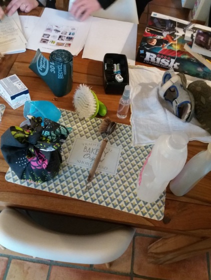 Liquide vaisselle et lessive en vrac, emballages tissu et jeux de société d'occasion