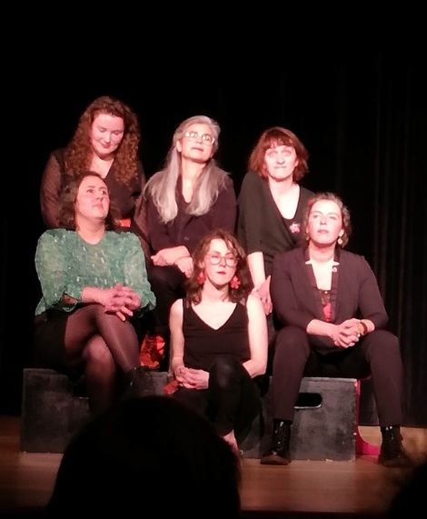 La troupe d'improvisation sur scène