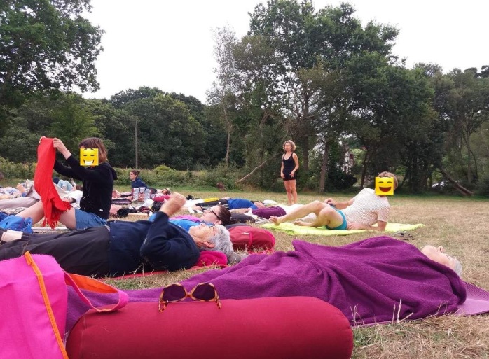 Cendrine Le Locat enseigne le yoga vinyasa