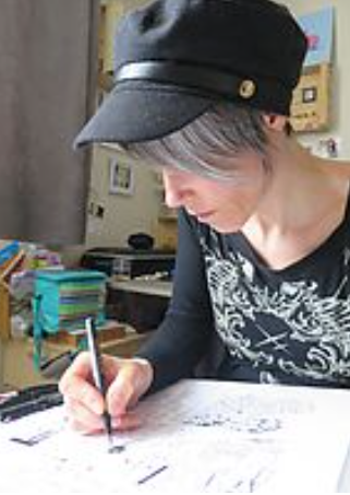 Sandrine Kerion en train de dessiner