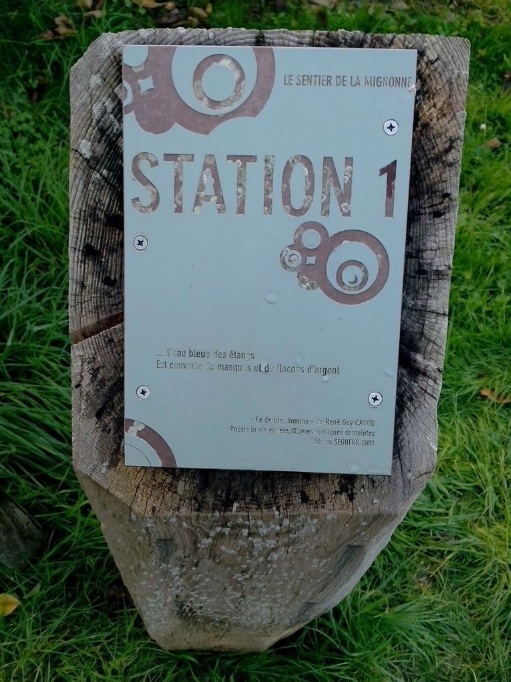 Borne de la station 1 du sentier de la Mignonne