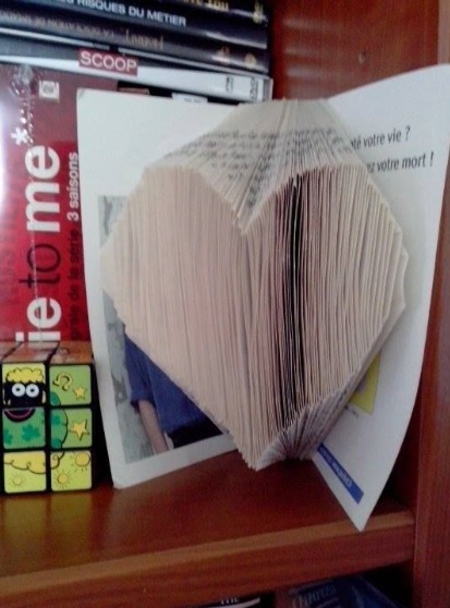 Livre plié en forme de cœur
