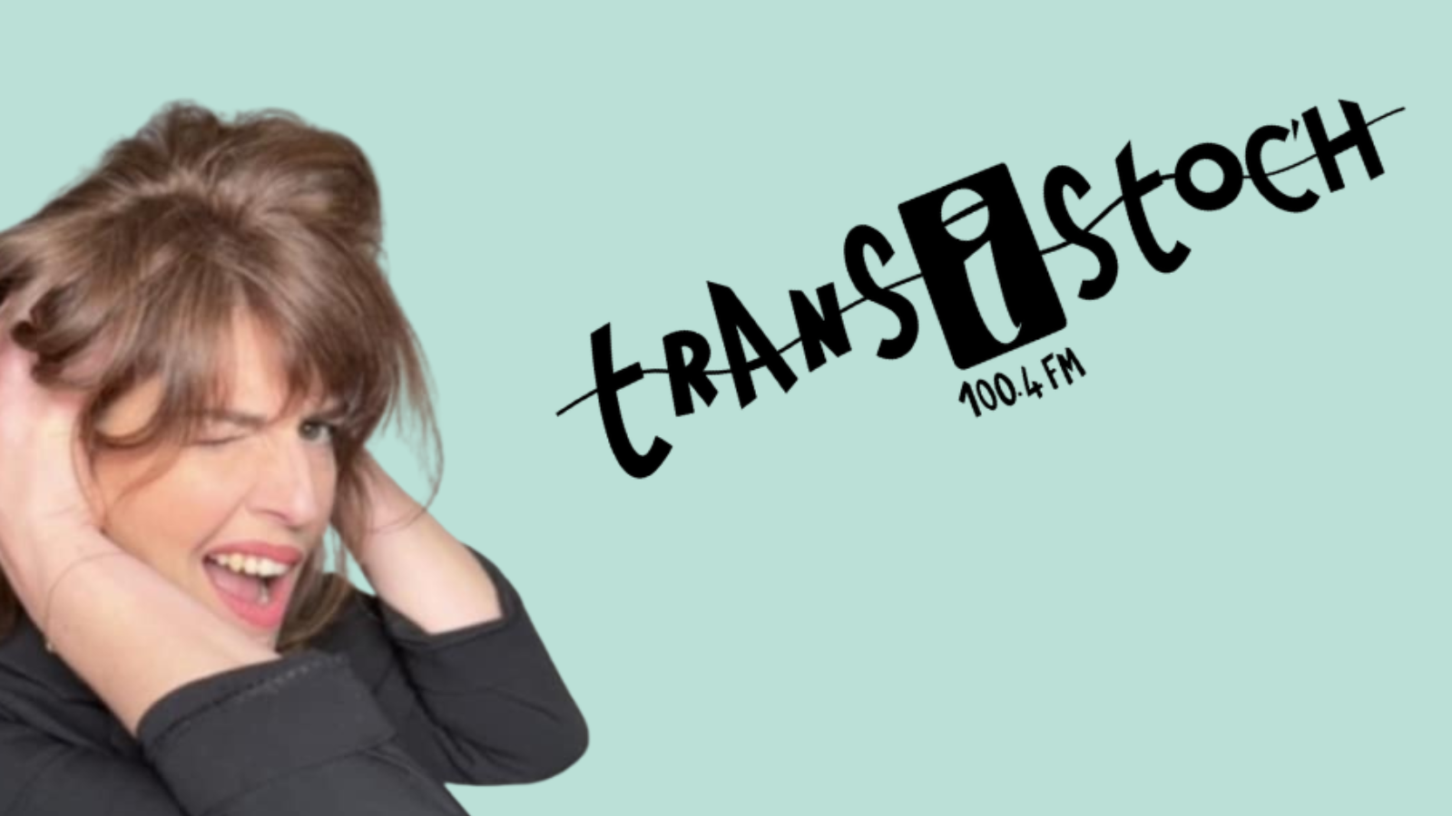 Femme à côté du logo Transistoc'h